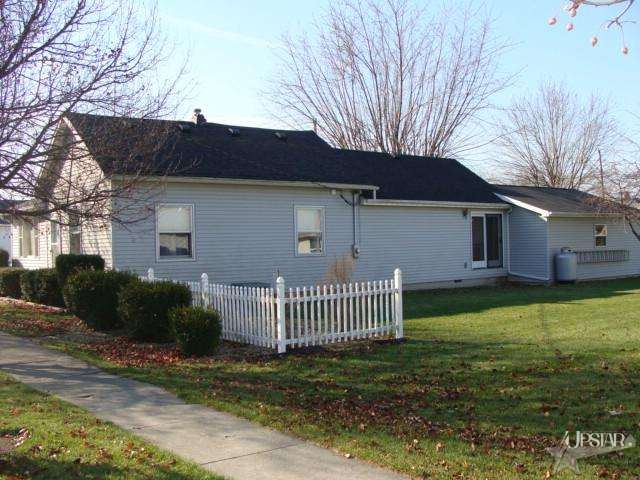 701 N Wayne St, Warren, IN 46792 photo 2