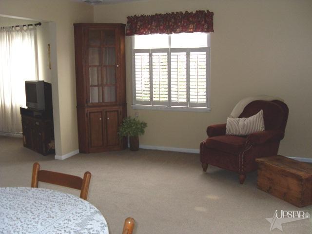 256 W Franklin St, Berne, IN 46711 photo 8