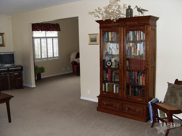 256 W Franklin St, Berne, IN 46711 photo 6