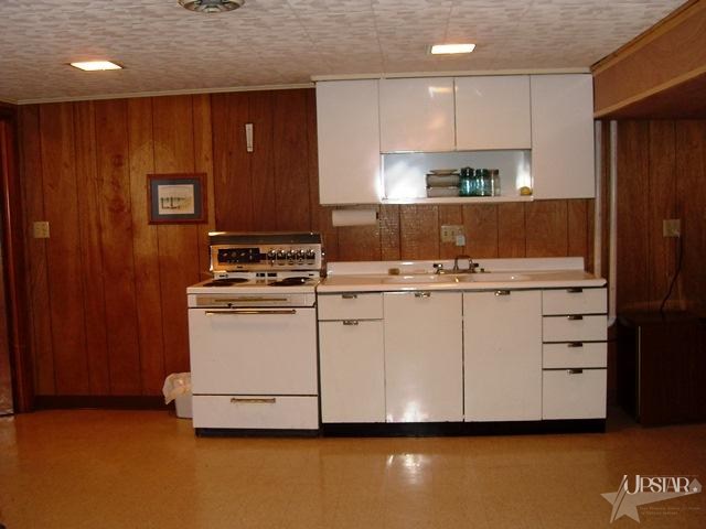 256 W Franklin St, Berne, IN 46711 photo 24