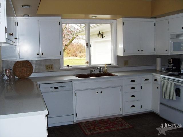 256 W Franklin St, Berne, IN 46711 photo 13