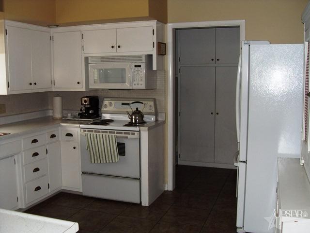 256 W Franklin St, Berne, IN 46711 photo 14