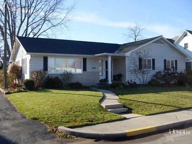 256 W Franklin St, Berne, IN 46711 photo 1