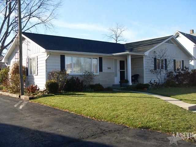 256 W Franklin St, Berne, IN 46711 photo 3