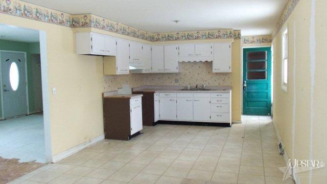 8304 Trentman Rd, Fort Wayne, IN 46816 photo 3