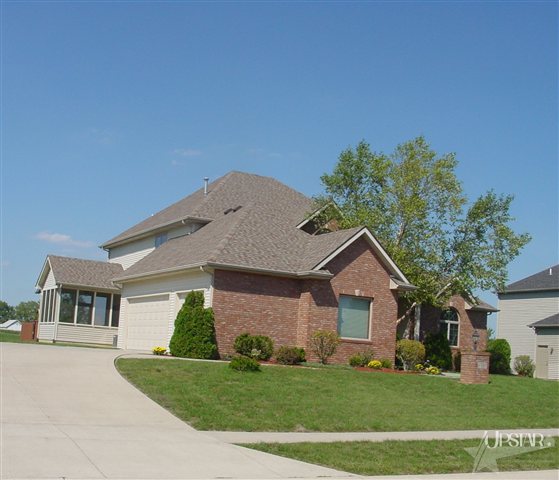 8529 Greyhawk Dr, Fort Wayne, IN 46835 photo 2
