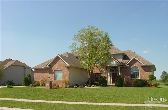 8529 Greyhawk Dr, Fort Wayne, IN 46835 photo 3