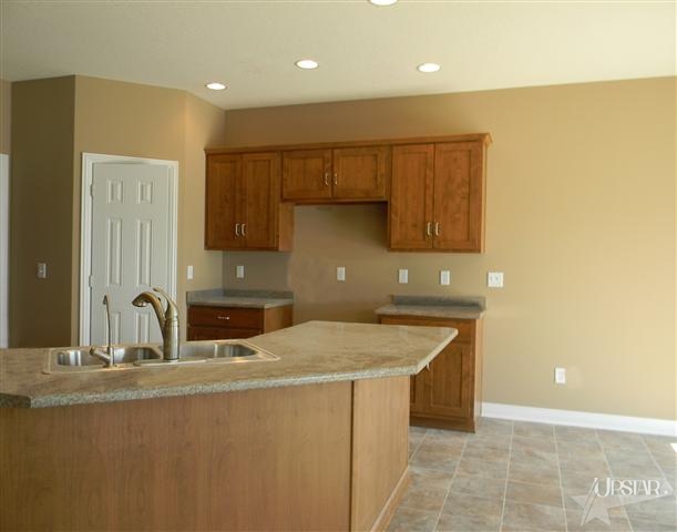 1022 Henlock Dr, Fort Wayne, IN 46818 photo 4