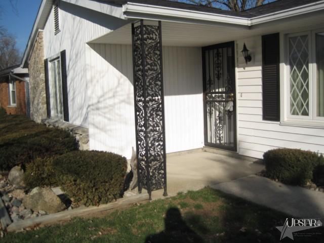 1547 Darby Ln, New Haven, IN 46774 photo 2