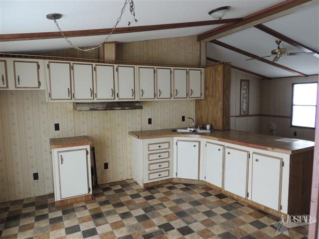 206 Bowery St, Ligonier, IN 46767 photo 5