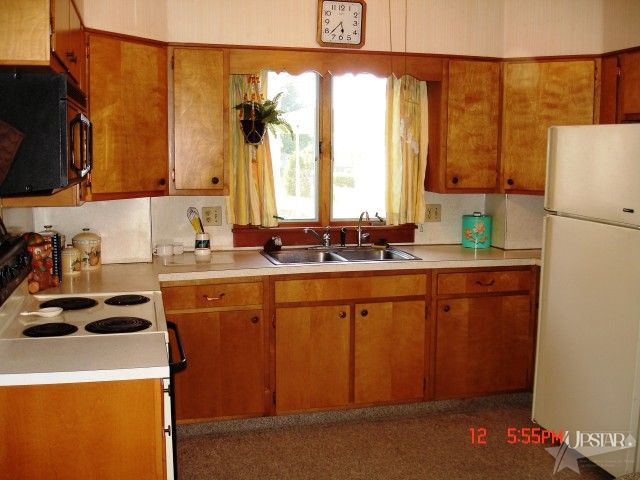 117 E 4th St, Warren, IN 46792 photo 5