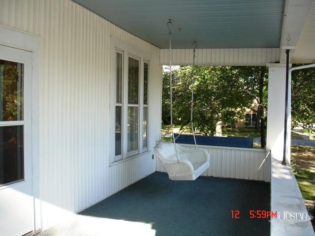 117 E 4th St, Warren, IN 46792 photo 8