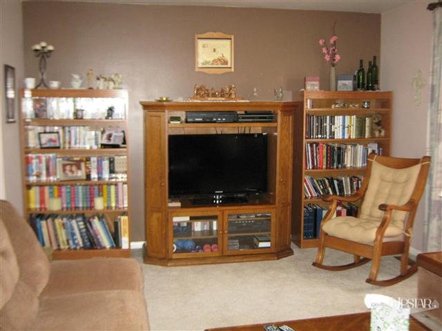 1464 W Cherry St, Bluffton, IN 46714 photo 5