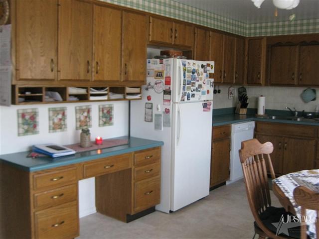 1464 W Cherry St, Bluffton, IN 46714 photo 8
