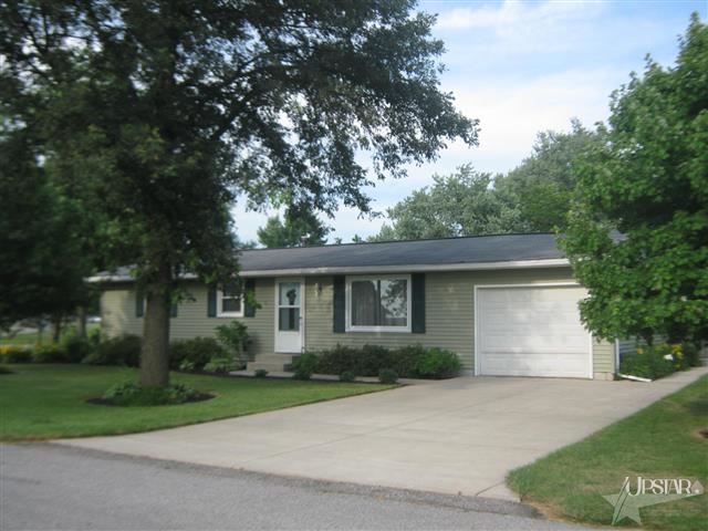 1464 W Cherry St, Bluffton, IN 46714 photo 3