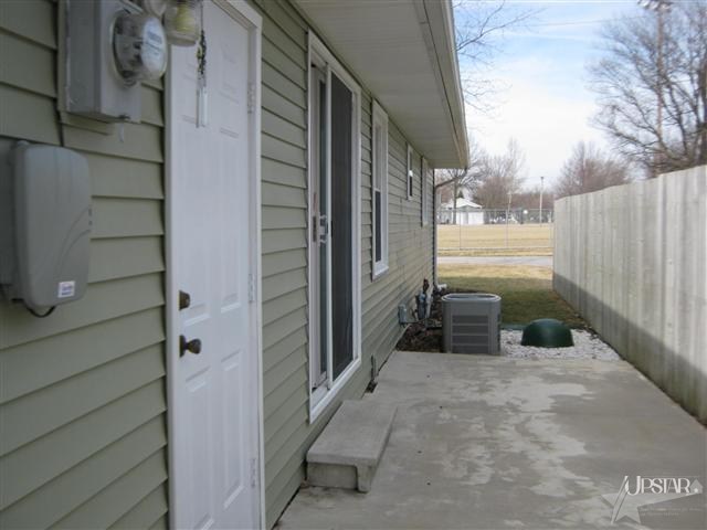 1464 W Cherry St, Bluffton, IN 46714 photo 14