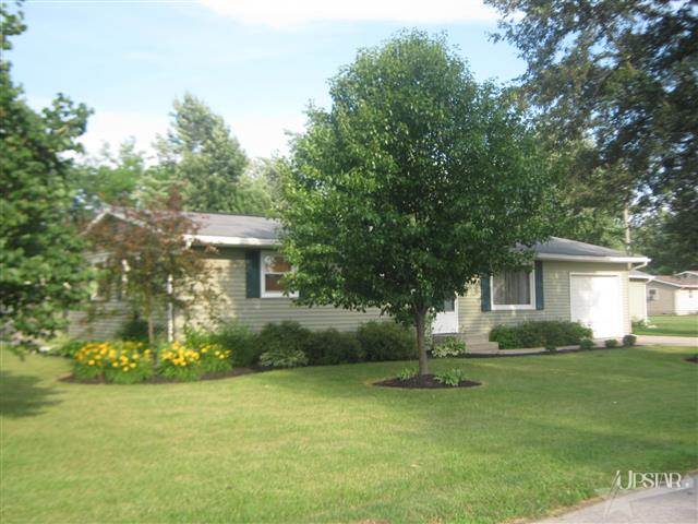1464 W Cherry St, Bluffton, IN 46714 photo 2