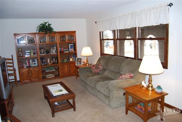 6911 Hathaway Rd, Fort Wayne, IN 46818 photo 2