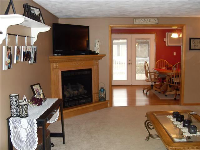 566 Sherwayne Dr, Berne, IN 46711 photo 3