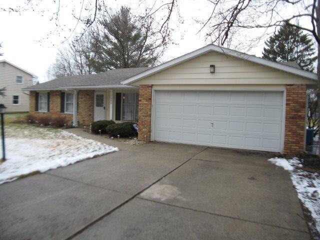 1328 Kenwood Dr, Bluffton, IN 46714 photo 2
