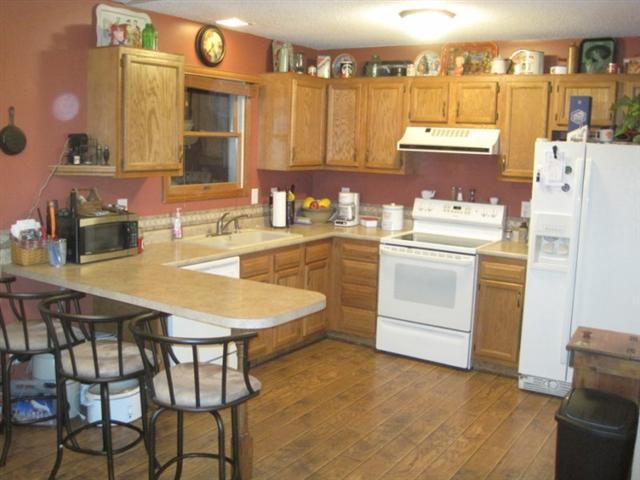 104 N Bunn St, Ossian, IN 46777 photo 3