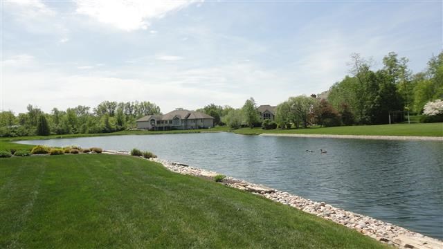 5205 Wyndemere Ct, Fort Wayne, IN 46835 photo 2