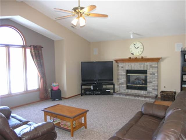 10919 Millstone Dr, Fort Wayne, IN 46818 photo 4