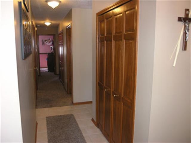10919 Millstone Dr, Fort Wayne, IN 46818 photo 3