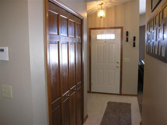 10919 Millstone Dr, Fort Wayne, IN 46818 photo 2