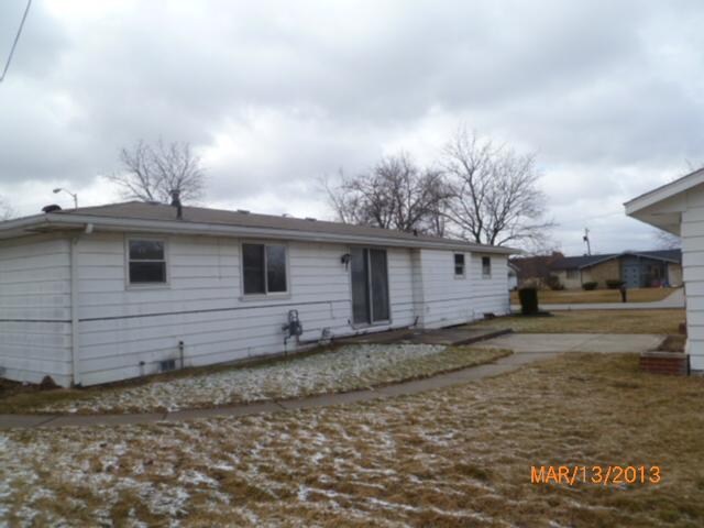 2507 Oakwood Dr, Fort Wayne, IN 46816 photo 2