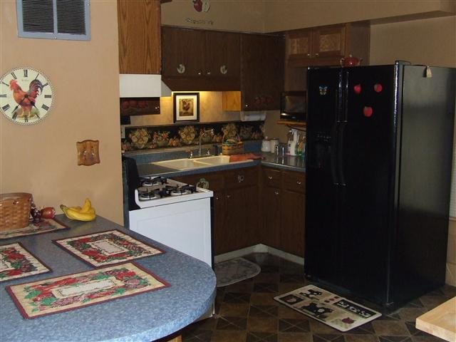 1045 Harris St, Huntington, IN 46750 photo 2