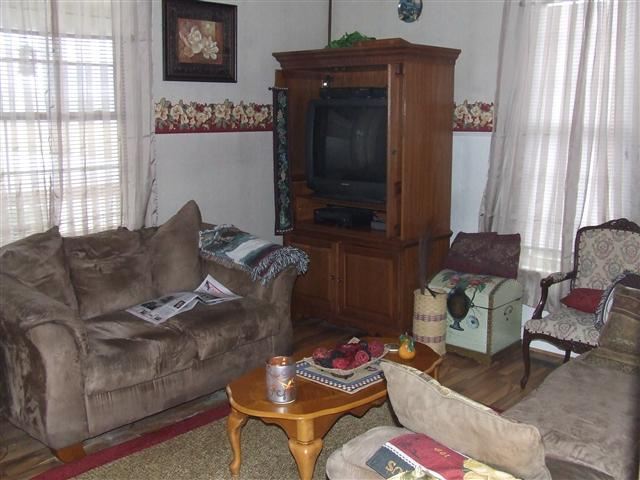 1045 Harris St, Huntington, IN 46750 photo 3