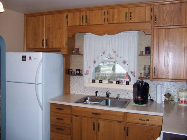 408 W Green St, Butler, IN 46721 photo 5