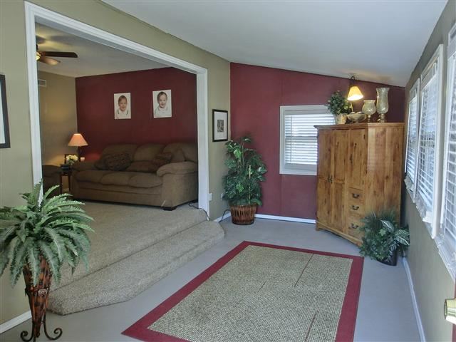 2819 Poinsette Dr, Fort Wayne, IN 46808 photo 2