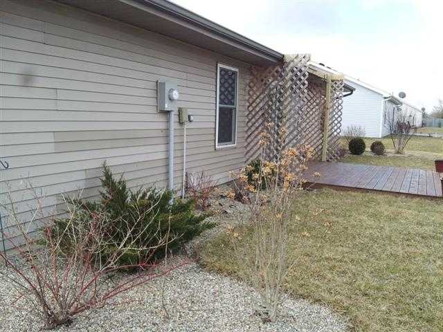 85 W Honeysuckle Ln, Decatur, IN 46733 photo 4