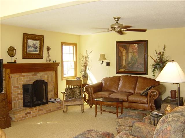 409 W Mill St, Ossian, IN 46777 photo 3