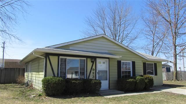 923 Rockcliff Ct, Fort Wayne, IN 46819 photo 1