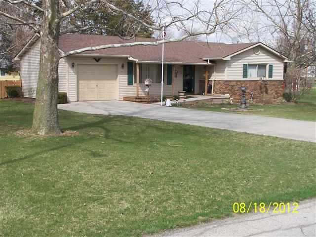 210 W Andrews St, Monroe, IN 46772 photo 2
