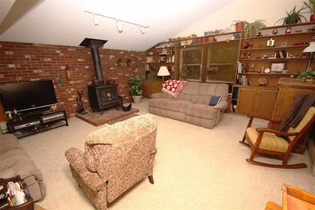 1908 Montgomery Ct, Fort Wayne, IN 46815 photo 2