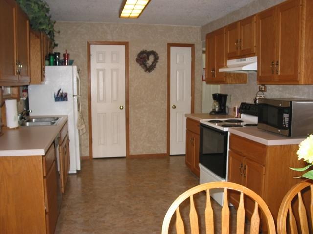 512 Briarfield Dr, Fort Wayne, IN 46825 photo 11