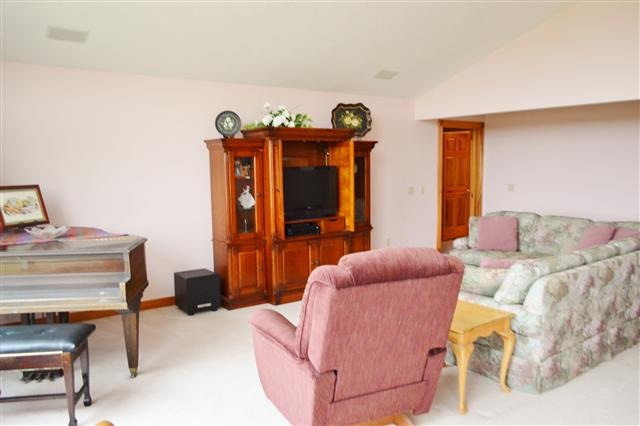 9505 Hartzell Rd, Fort Wayne, IN 46816 photo 5