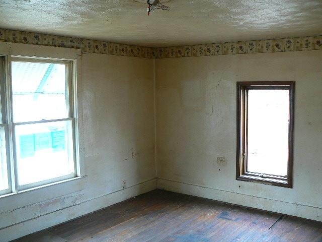 111 N Guilford St, Garrett, IN 46738 photo 3