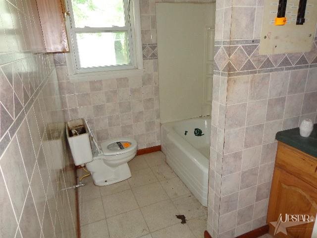 210 W Butcher St, Geneva, IN 46740 photo 10