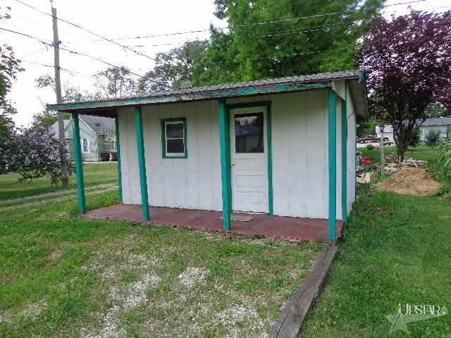 210 W Butcher St, Geneva, IN 46740 photo 5