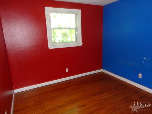 210 W Butcher St, Geneva, IN 46740 photo 9