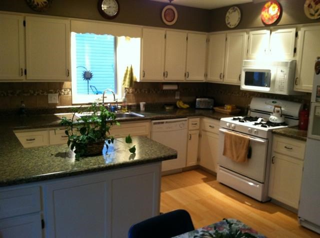 210 E Arnold St, Bluffton, IN 46714 photo 4
