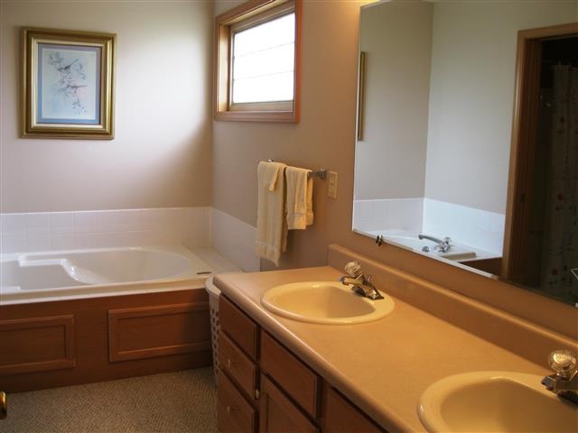 9228 Wembley Ct, Fort Wayne, IN 46825 photo 10