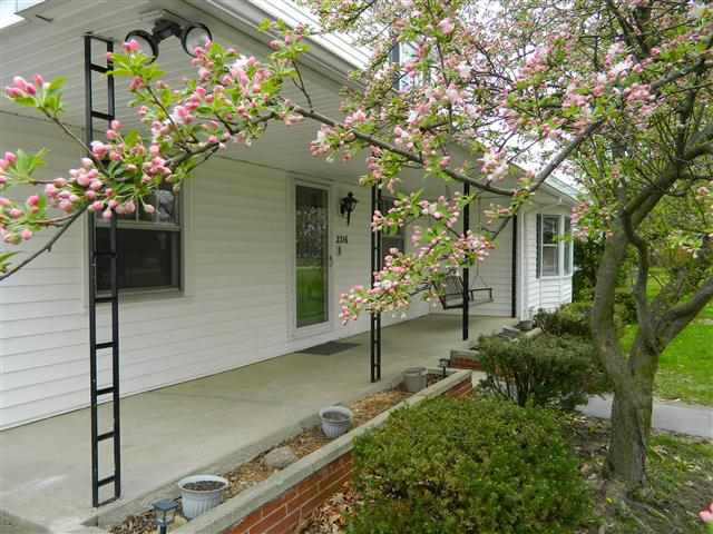 2216 Flaugh Rd, Fort Wayne, IN 46818 photo 3