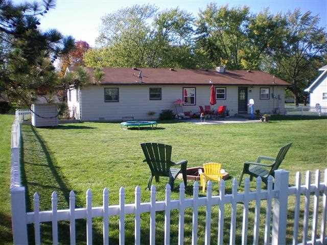 3734 Pineview Dr, Fort Wayne, IN 46815 photo 2