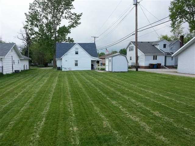 111 S Ogden St, Ossian, IN 46777 photo 3
